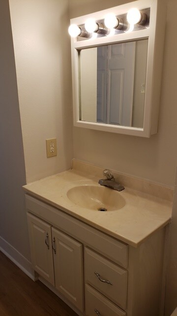 Building Photo - 502 E Abbey St