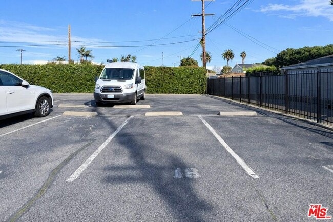 Building Photo - 2041 Euclid St