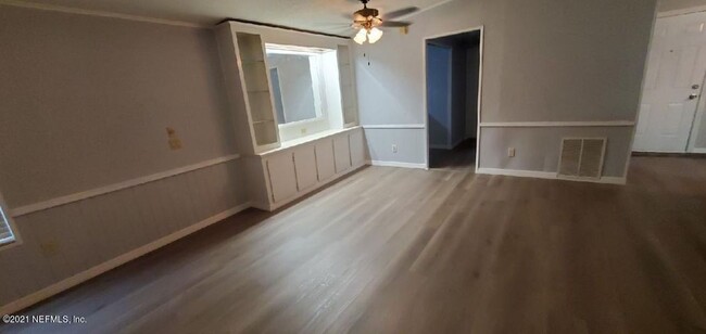 Building Photo - 3 Bed 2 Bath Newly Remodeled!