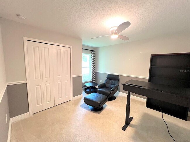 Building Photo - 24 E Diamond Dr