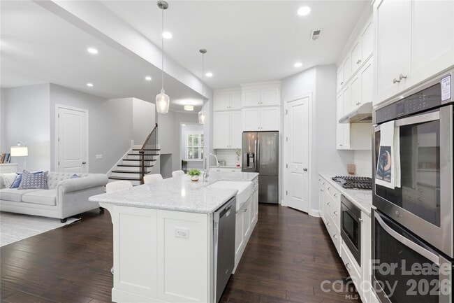 Building Photo - 5401 Meadowcroft Way