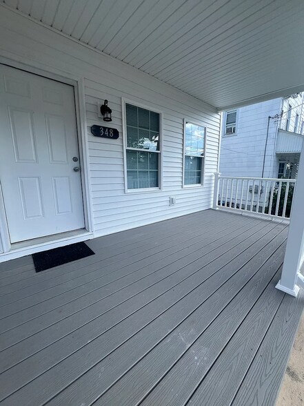 Building Photo - 348 Elm St