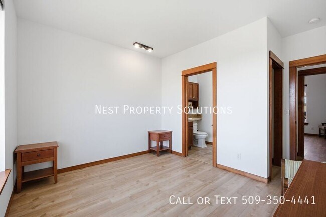 Building Photo - 6432 Melby Way NE