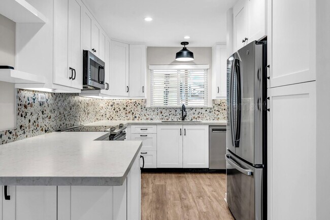 Building Photo - 250 Forest Ridge Rd