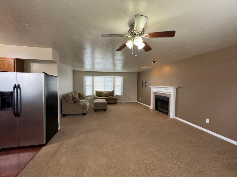 Building Photo - 800 Gatewood Dr