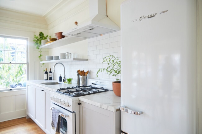 Building Photo - 149 S Vendome St