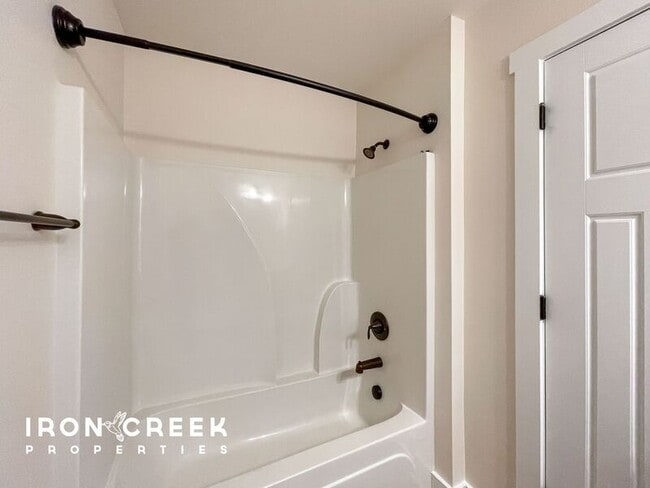 Building Photo - 24 Onteora Oaks Dr