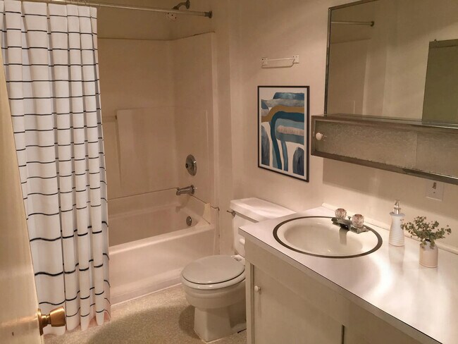 Building Photo - 418 NW Maryland St