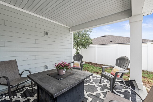 Building Photo - 243 Dahlia Falls Dr