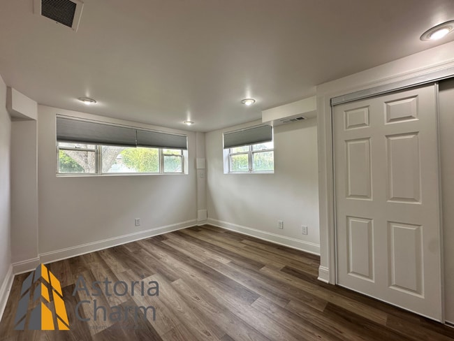 Building Photo - Spacious 4 Bedroom + Den Home with Private...