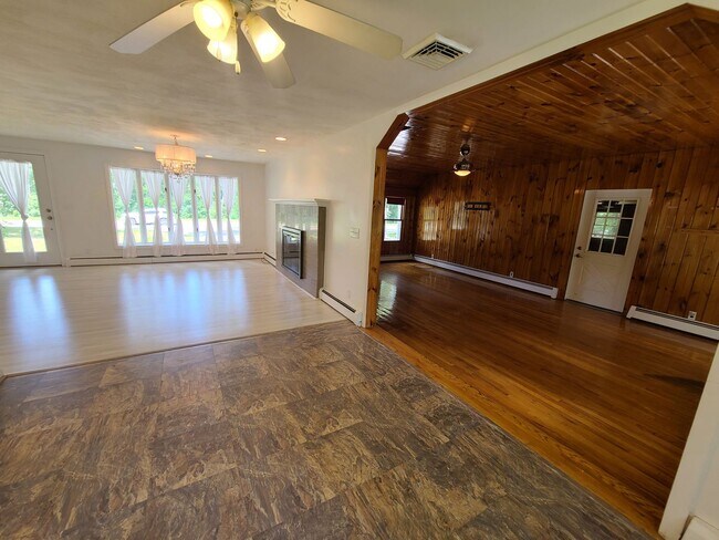 Building Photo - 426 S County Trail