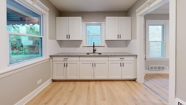 Building Photo - For August Move-In - West Blvd Area - 2 Bedroom Single Family Home
