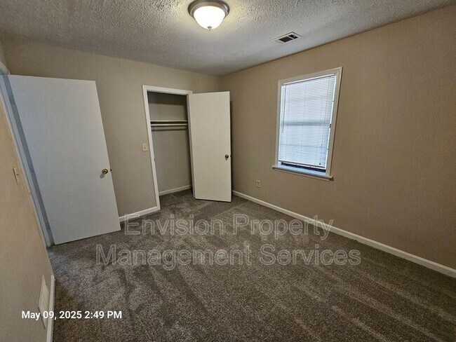 Building Photo - 111 Jay Ln