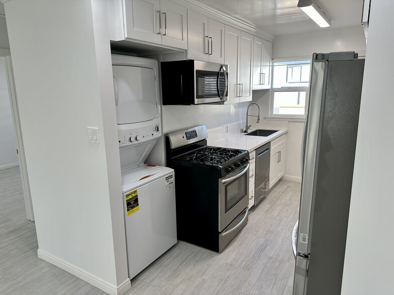 Building Photo - 2666 N Frederic St