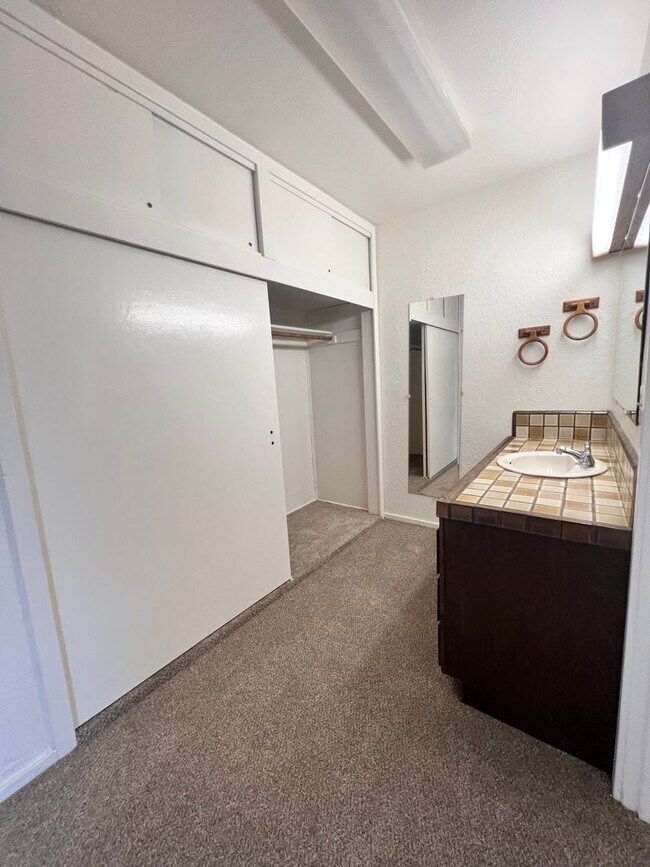 Building Photo - 2 Bedroom Blue Lake House with extra Loft Space!