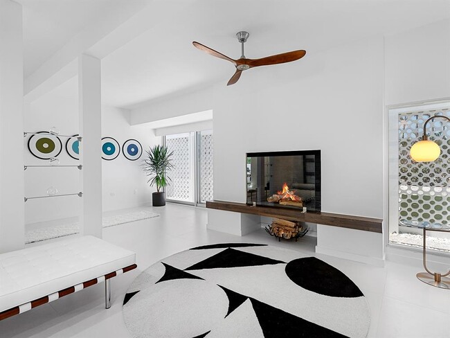 Building Photo - 7647 Sanderling Rd