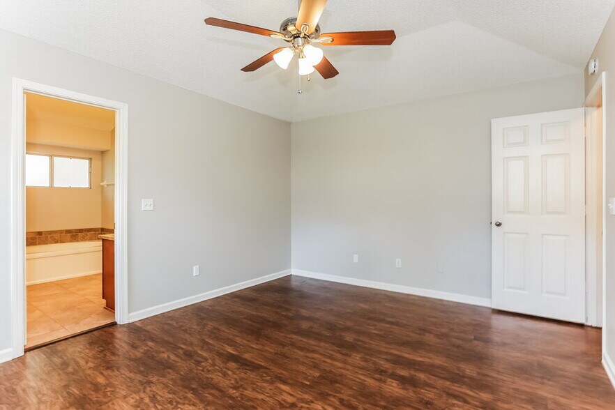 Building Photo - 3250 Guernsey Ct