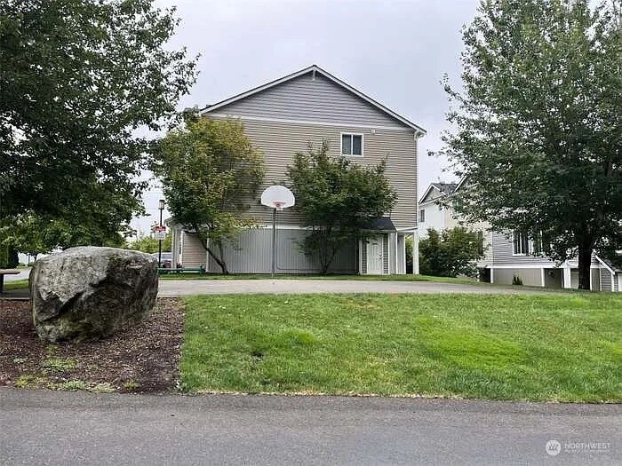 Building Photo - 5329 Military Rd E