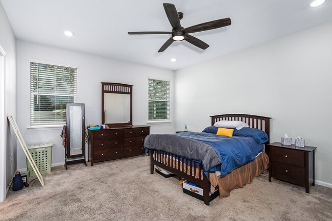 Building Photo - Spacious 3BR Home with Flex Space, Large Backyard & Open Floor Plan