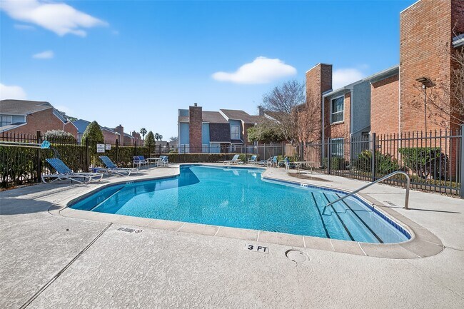 Building Photo - 3200 S Gessner Rd