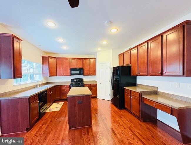 Building Photo - 8268 Linblake Ct