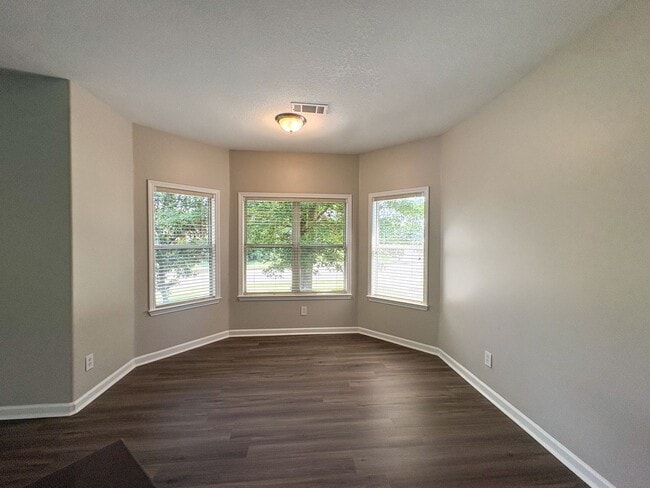 Building Photo - 4 bed, 3 bath in Bartlett with a BONUS room