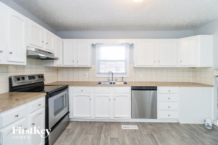 Building Photo - 4118 Kingsland Cir
