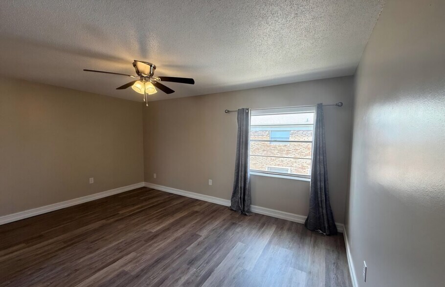 Building Photo - 190 E Olmstead Dr