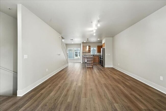 Building Photo - Versatile Townhome: Perfect for Live/Work ...