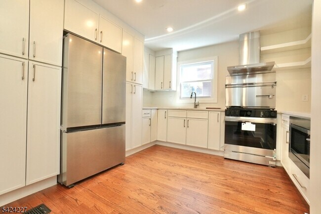 Building Photo - 25 Sanford Ave