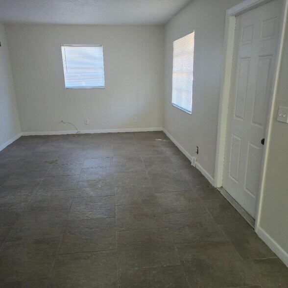 Building Photo - 7029 Glenview Dr