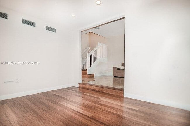 Building Photo - 1024 NE 207th Terrace