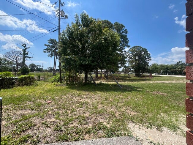 Building Photo - 395 Schoolhouse Ln