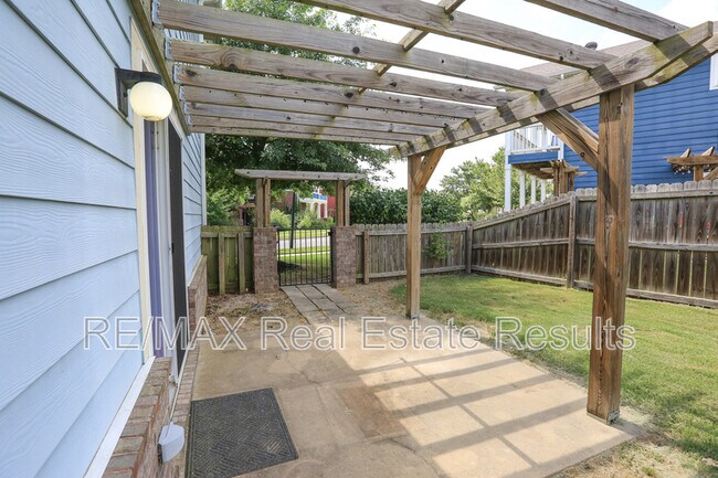 Building Photo - 626 N Tennyson Ln
