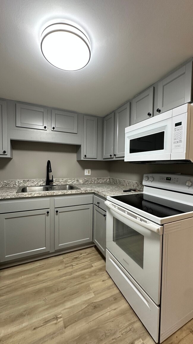 Building Photo - 528/530 W. 30th St