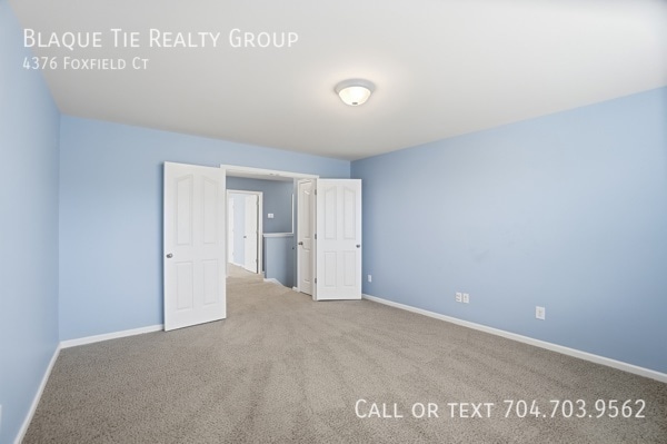 Building Photo - 4376 Foxfield Ct