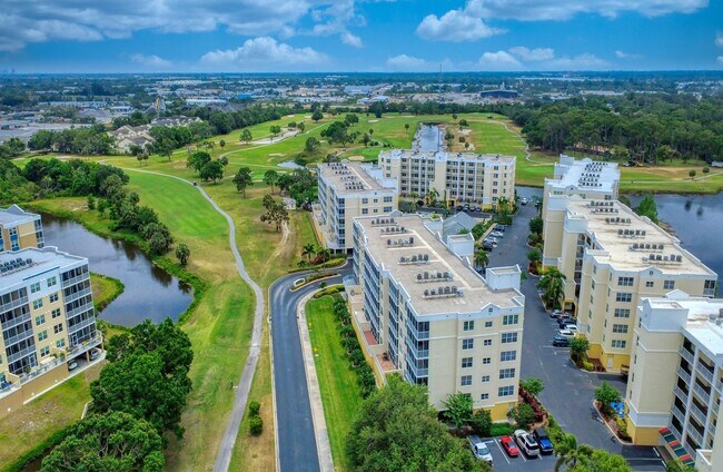 Building Photo - Updated 3 bedroom unit overlooking the Eas...