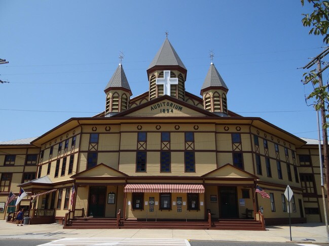 Building Photo - 132 Stockton Ave