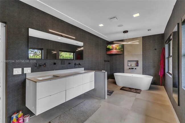 Building Photo - 13540 SW 98th Ct