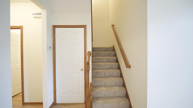 Building Photo - 15250 Florist Cir