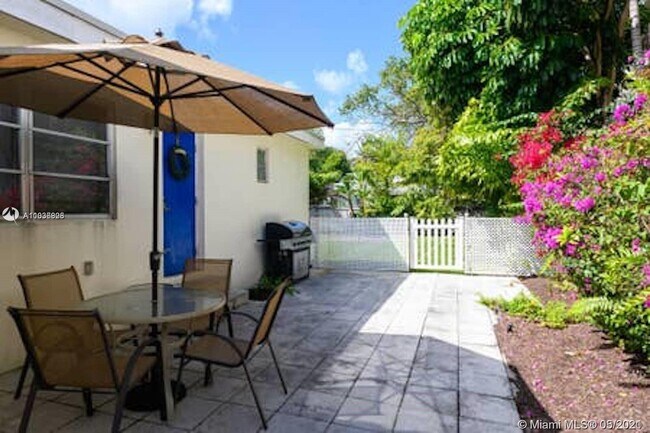 Building Photo - 531 NE 10th Ave