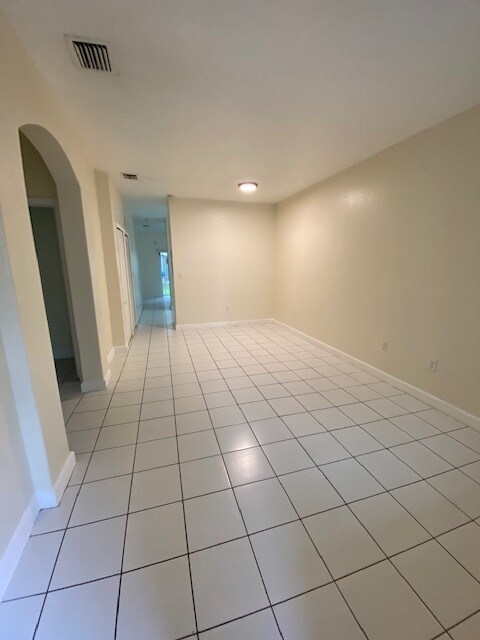Building Photo - 1663 SE 27th Dr