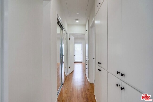 Building Photo - 6514 Hedding St