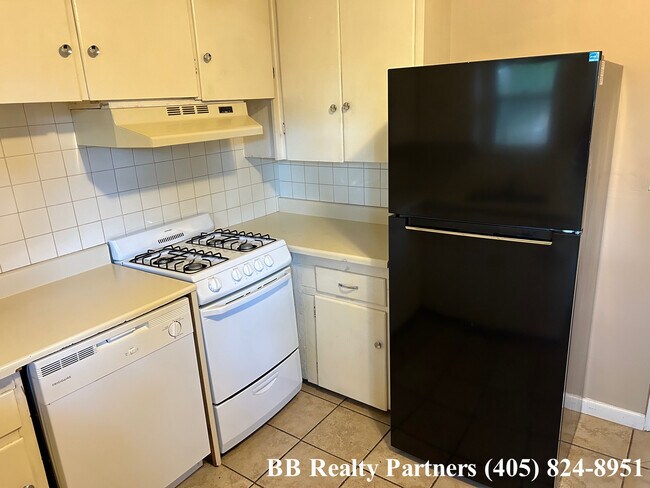 Building Photo - 431 S Pittsburg Ave