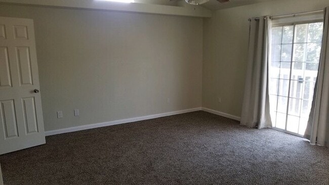 Building Photo - Tracy Gorgeous Renovated 4 Bedroom 2.5 Bat...