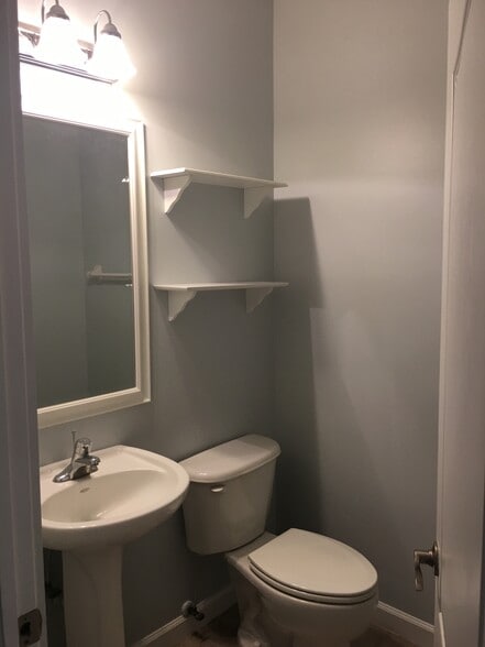 Building Photo - 2543 Creekside Dr