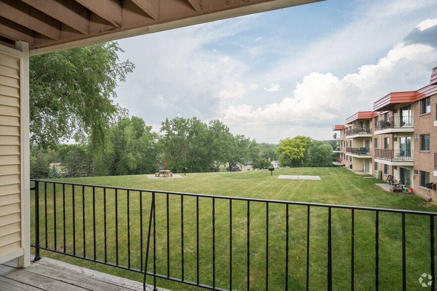 Interior Photo - The Bluffs of Burnsville