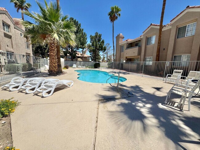 Building Photo - BEAUTIFULLY UPGRADED CONDO - SPACIOUS 2 BE...