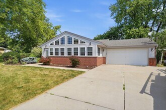Building Photo - Willow Ridge