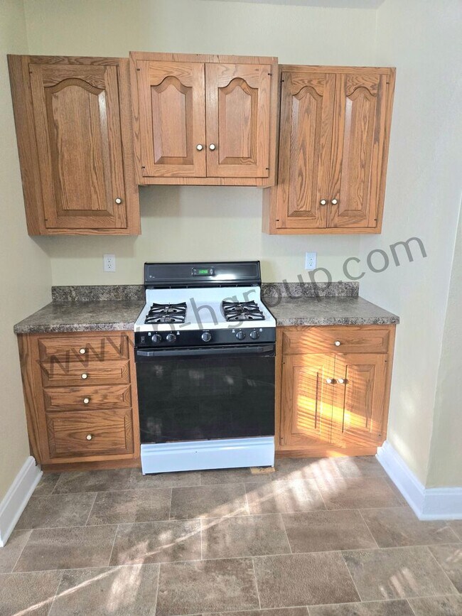 Building Photo - 821 48th St